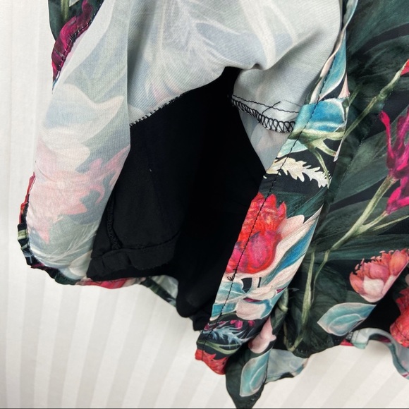 Sexy Floral MINKPINK V Neck Romper Small - Picture 2 of 8